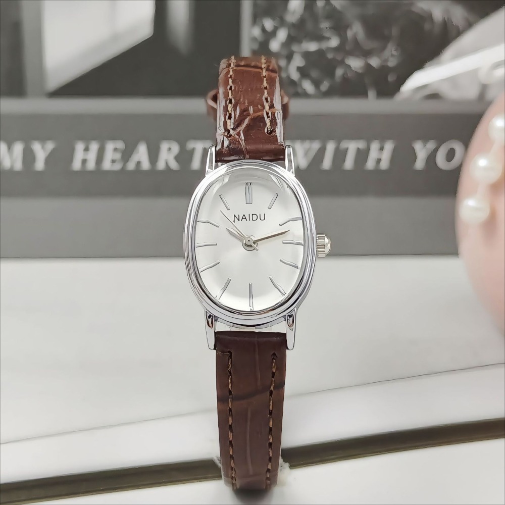 Luxury Watch With Leather Strap - Zegarek damski marki modowej z owalną