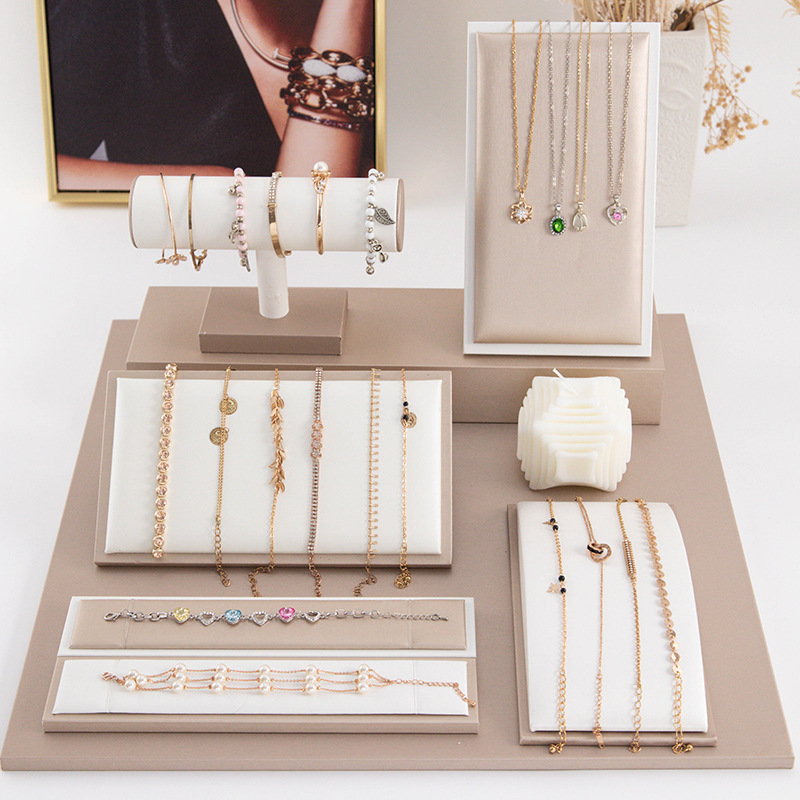 Stojak na biżuterię ze skóry,  – Luxury Watch E Jewellery recenzja i cena