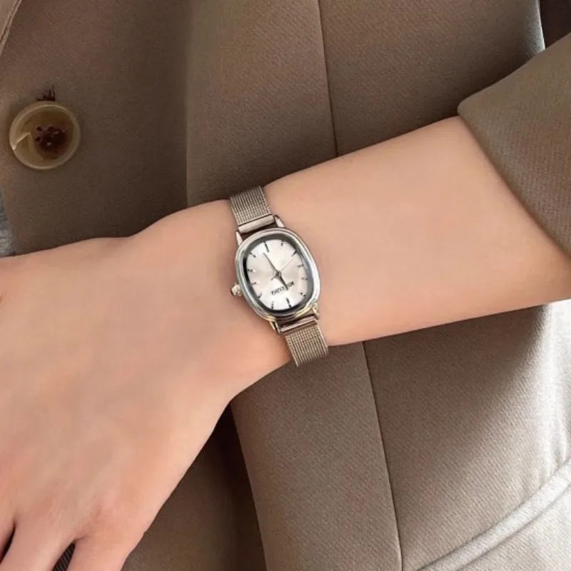 Mała owalna tarcza Zielony zeg – Luxury Watch Girl recenzja i cena